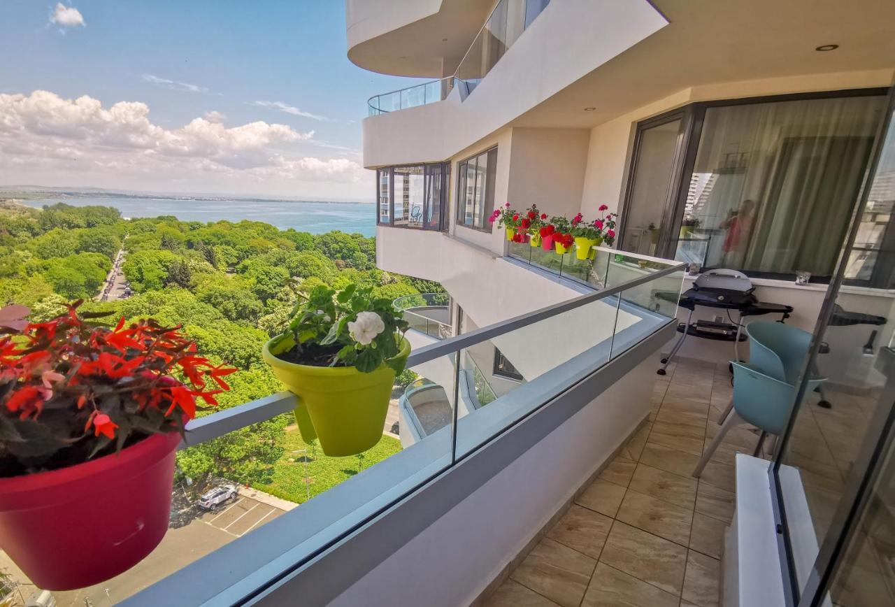 Luxury Apartments Alix Burgas Bagian luar foto