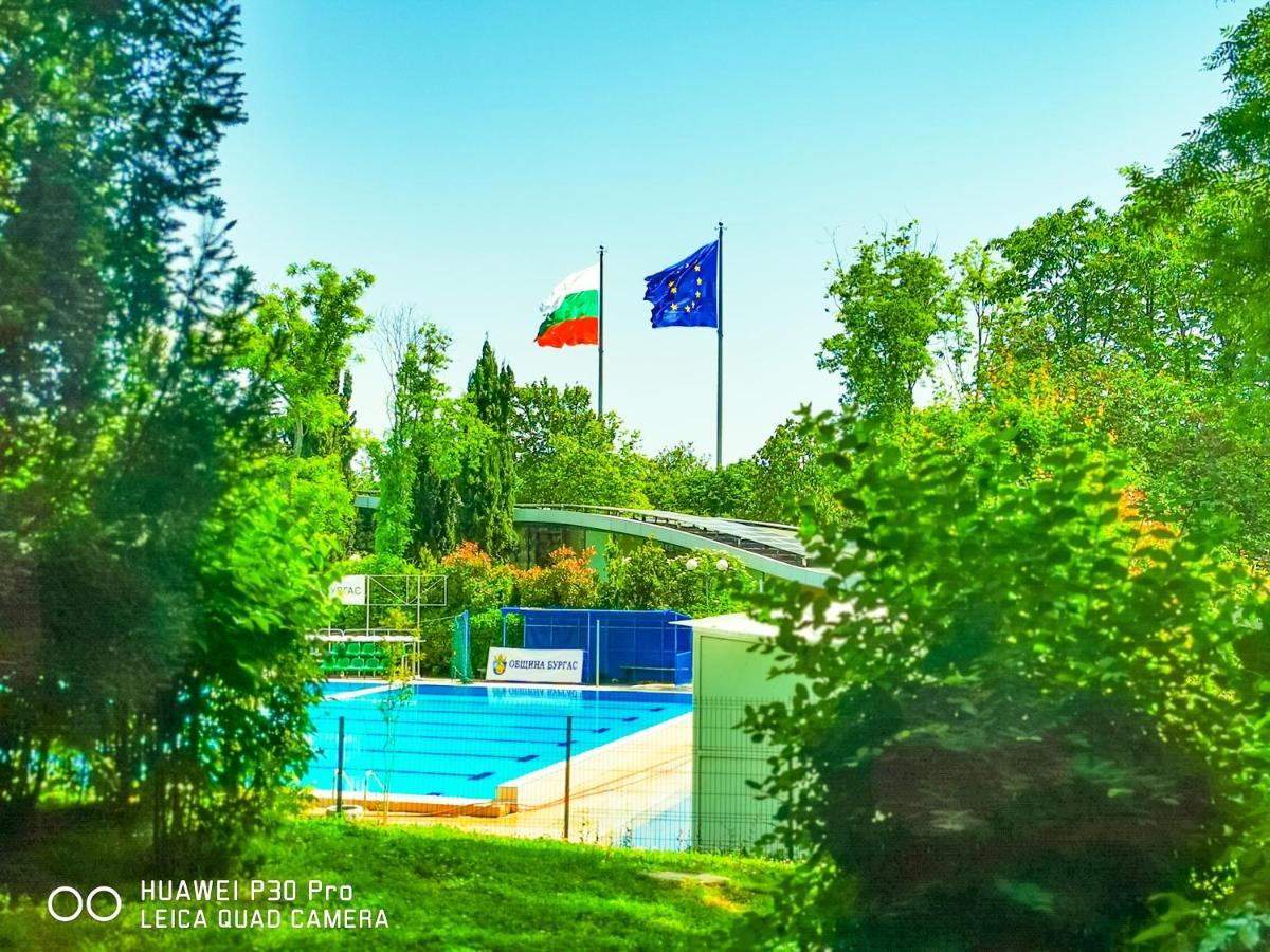 Luxury Apartments Alix Burgas Bagian luar foto