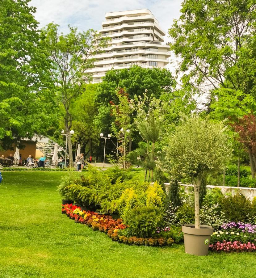 Luxury Apartments Alix Burgas Bagian luar foto
