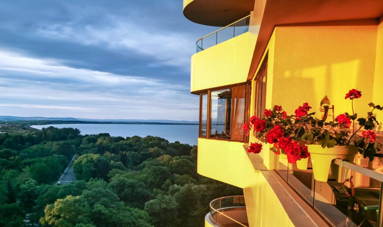 Luxury Apartments Alix Burgas Bagian luar foto