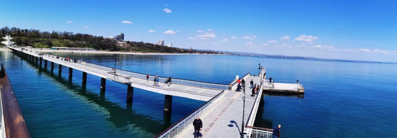 Luxury Apartments Alix Burgas Bagian luar foto